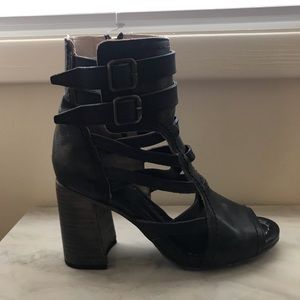 EUC Freebird Tiara, black, size 9